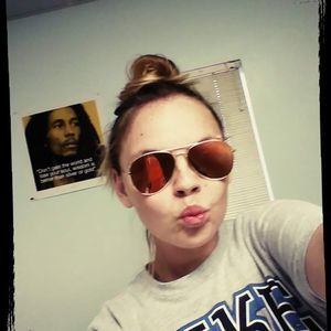 Meet your Posher, Gina